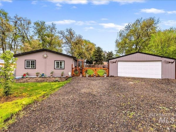 24914 Sunburst Dr, Caldwell, ID 83607
