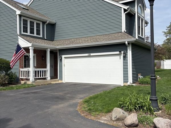 118 S Atherton Court , Bloomingdale, IL 60108