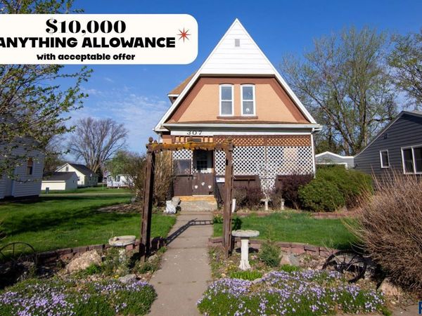 307 S 1st St, Beresford, SD 57004