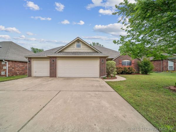 9905 N 103rd East Avenue , Owasso, OK 74055