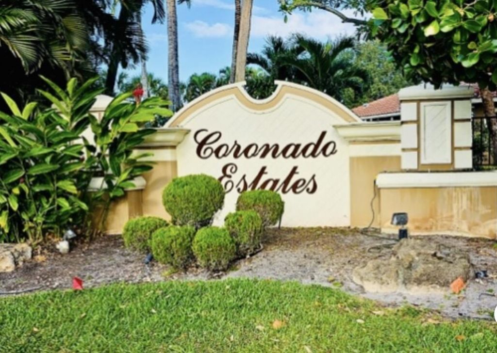 9905 Coronado Lake Drive, Boynton Beach, FL 33437 Photo