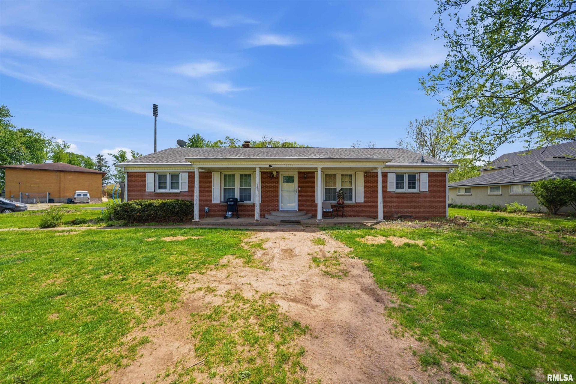 3308 E Cedar Hills Drive, Chillicothe, IL 61523 Main Photo