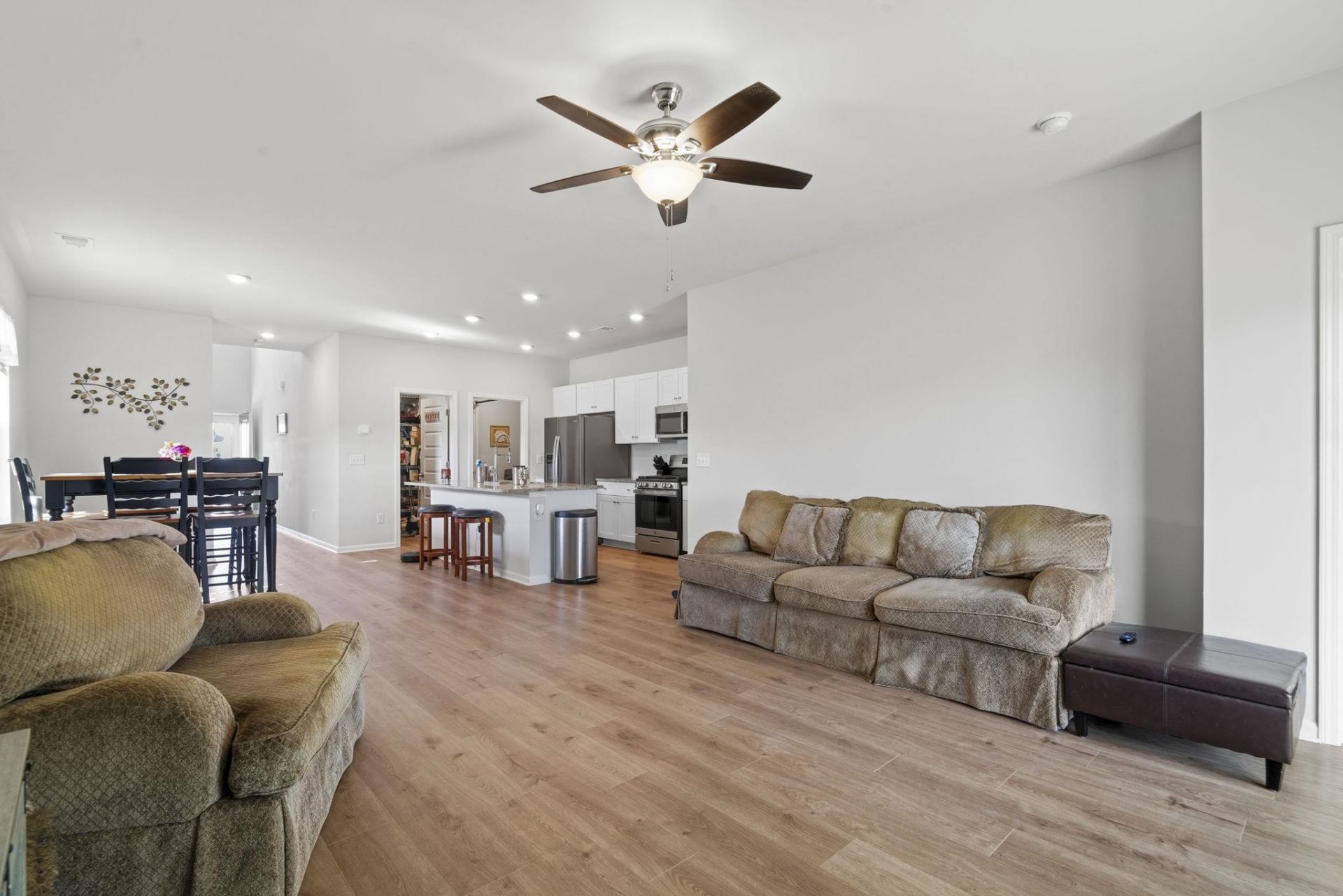 1100 Saltgrass Way Photo 3