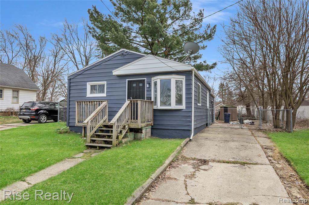 657 Barrie Avenue , Flint, MI 48507 Main Photo