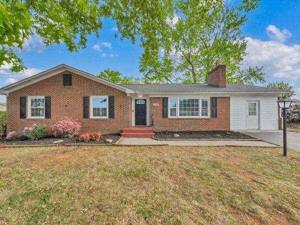 1039 Almond DR , Vinton, VA 24179