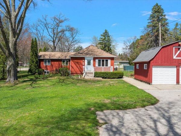 950 W Giles Road, Muskegon, MI 49445