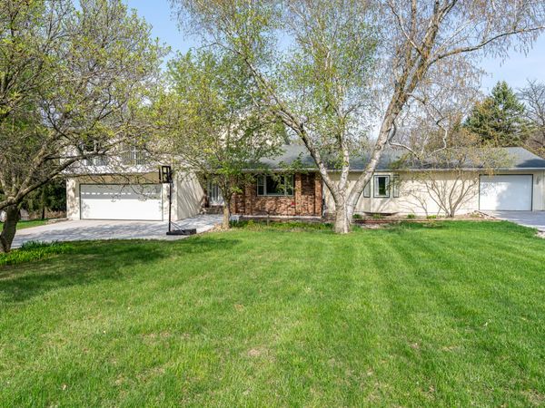 9 Valley View Drive , Blue Grass, IA 52726