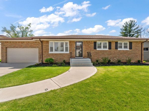 525 W 56th Place, Merrillville, IN 46410