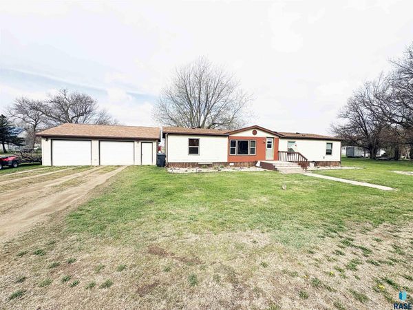 209 S Milwaukee Ave, Wentworth, SD 57075