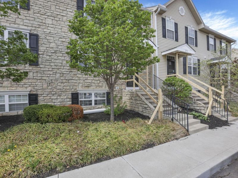 271 Oxford Oak Drive, Blacklick, OH 43004 Photo 3