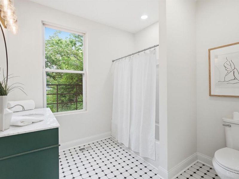 136 Dorchester Avenue, Cincinnati, OH 45219 Photo 14