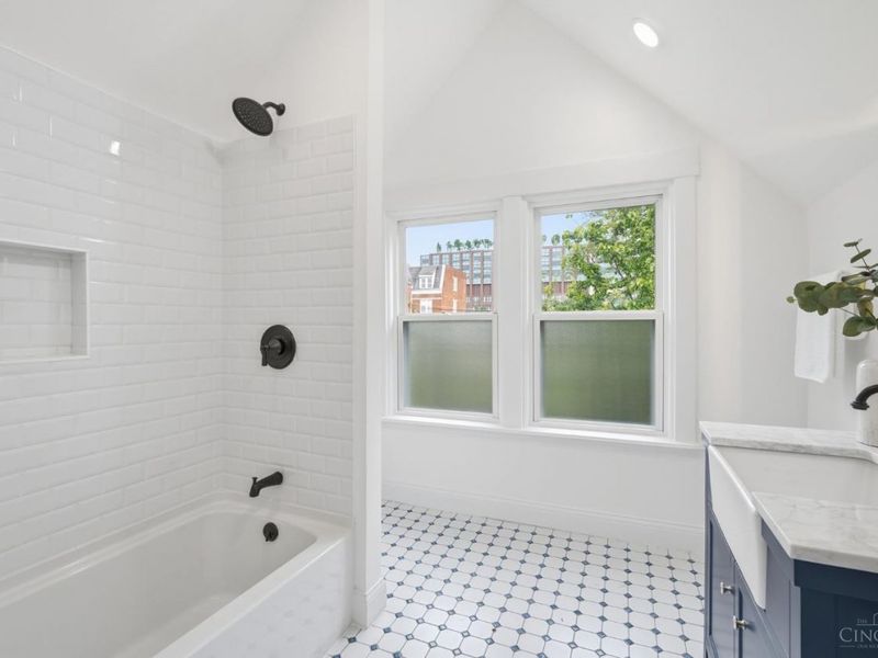 136 Dorchester Avenue, Cincinnati, OH 45219 Photo 21
