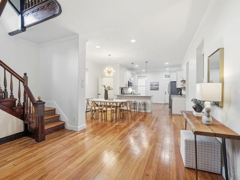 136 Dorchester Avenue, Cincinnati, OH 45219 Photo 4