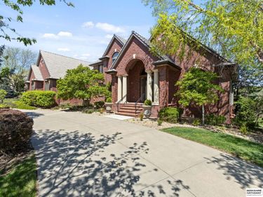 13804 Cuming Street , Omaha, NE 68154