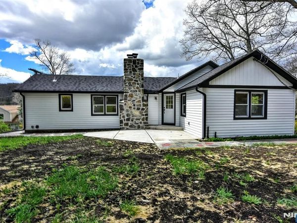 56 E Lake Shore Road, HARDYSTON, NJ 07460