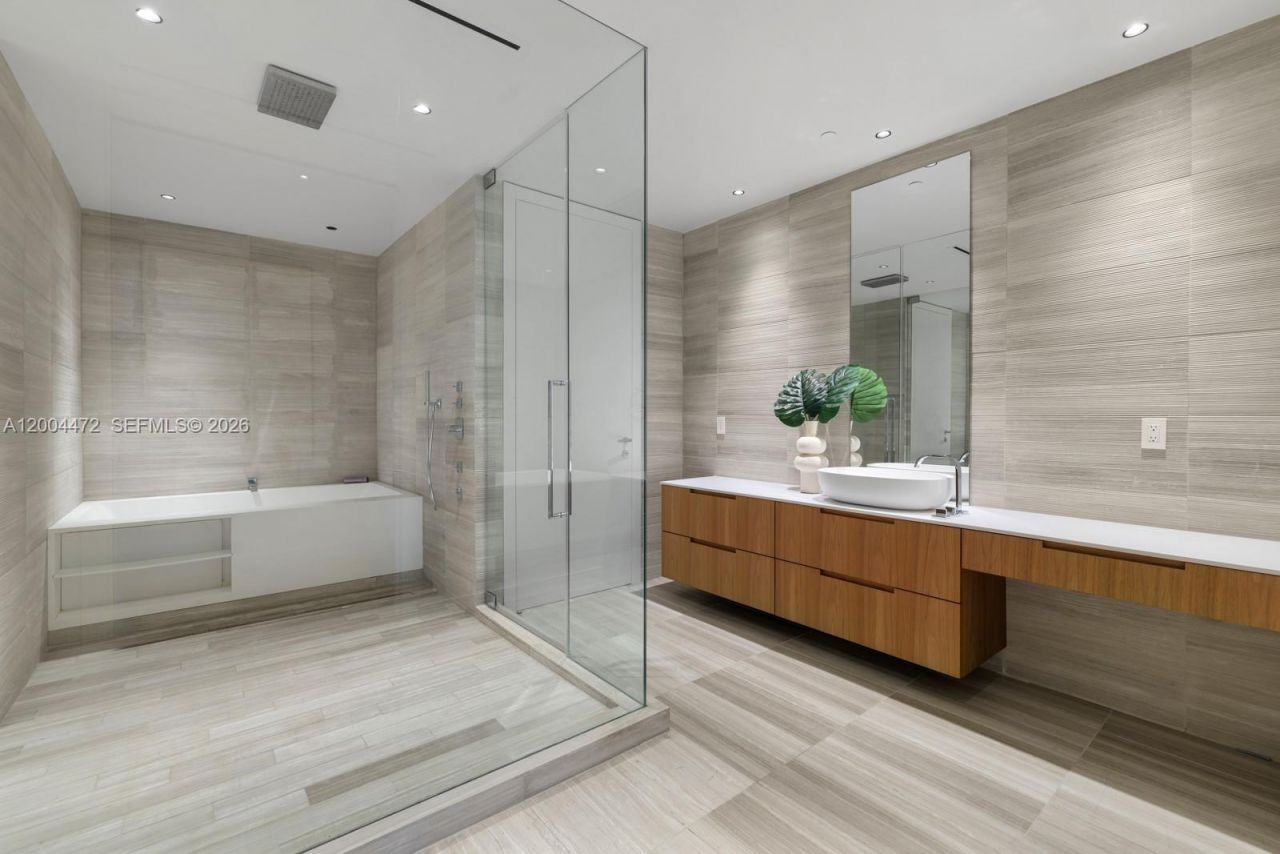 4701 N Meridian Ave, Unit 627, Miami Beach, FL 33140 Photo