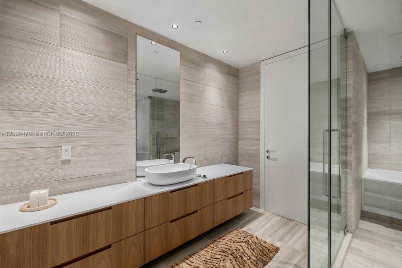 4701 N Meridian Ave , Unit 627, Miami Beach, FL 33140 Photo