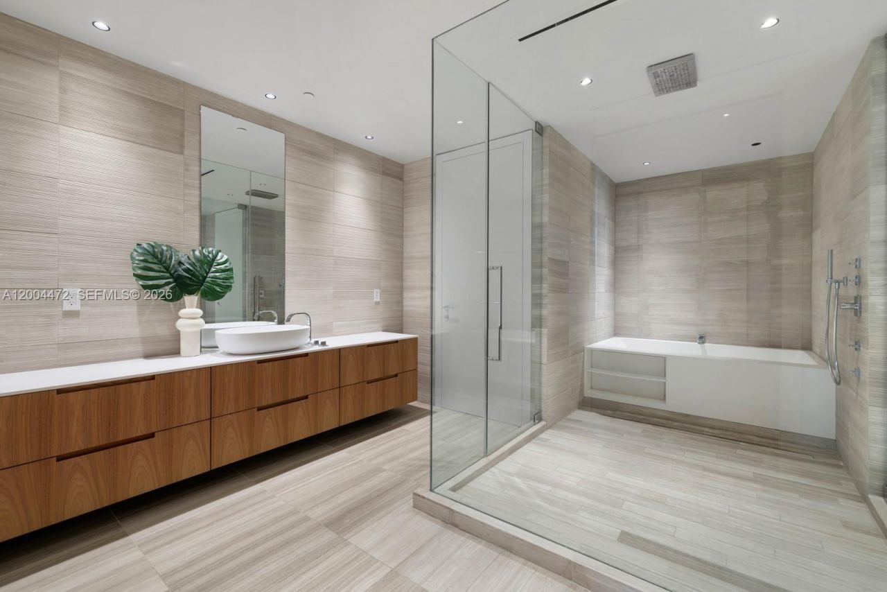 4701 N Meridian Ave, Unit 627, Miami Beach, FL 33140 Photo
