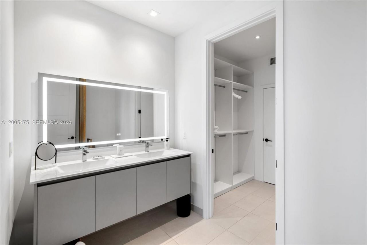 1030 15th St , Unit 300, Miami Beach, FL 33139 Photo