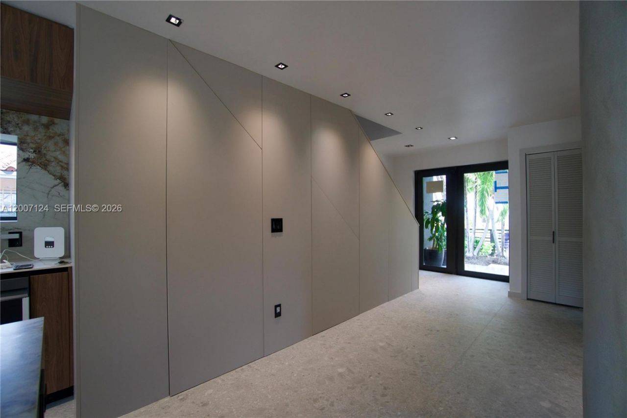 1820 SW 10th St, Miami, FL 33135 Photo