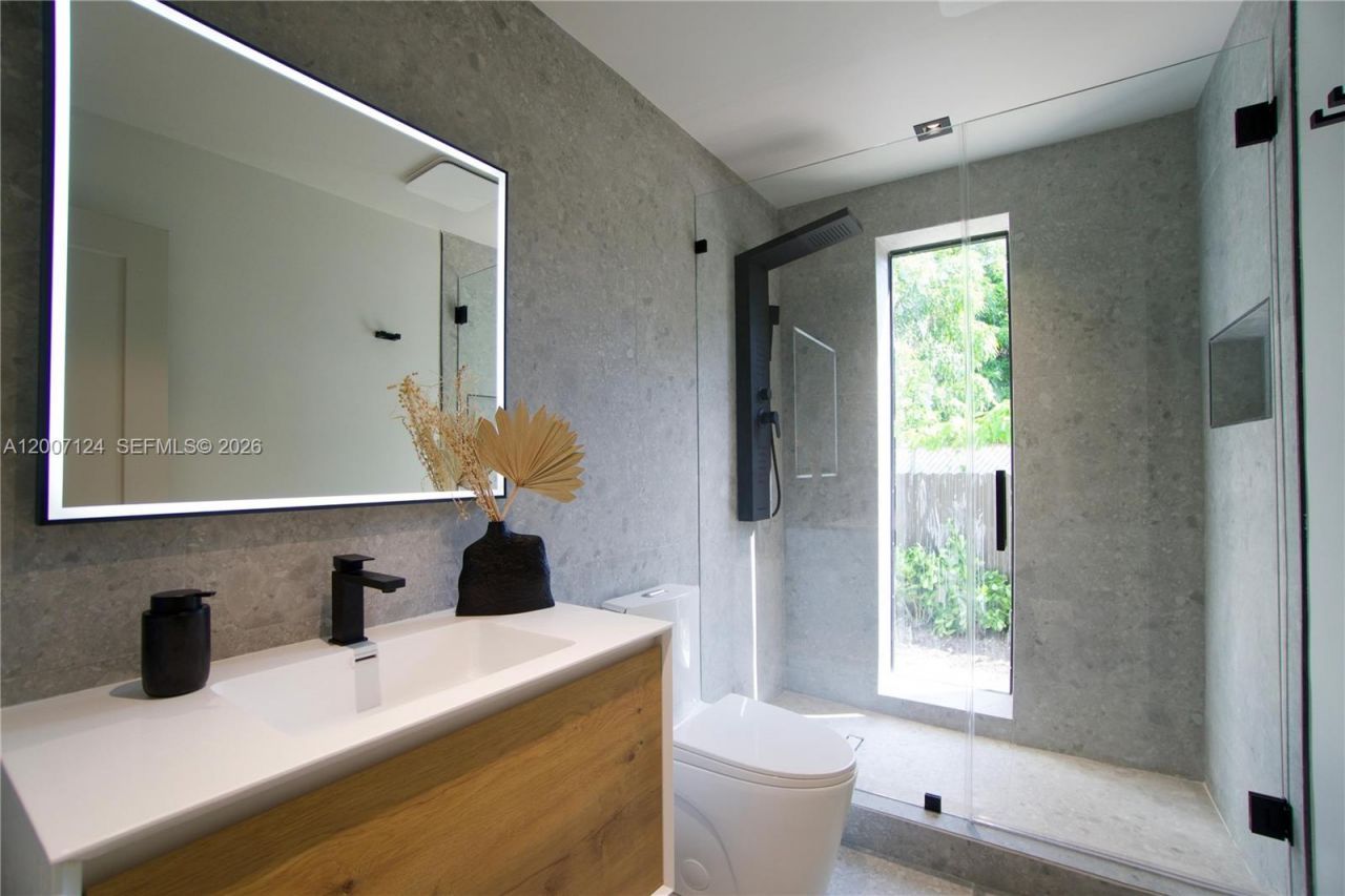 1820 SW 10th St, Miami, FL 33135 Photo