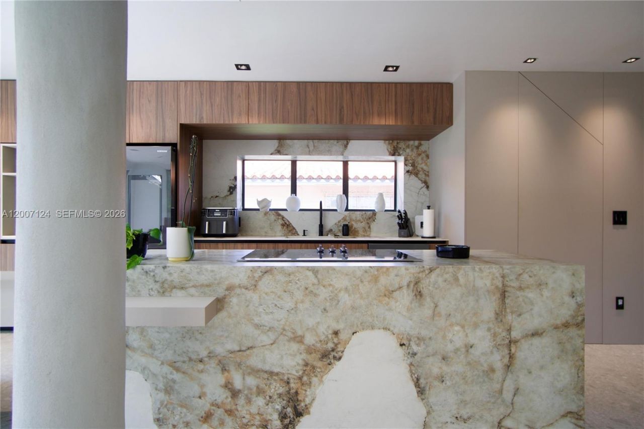 1820 SW 10th St, Miami, FL 33135 Photo