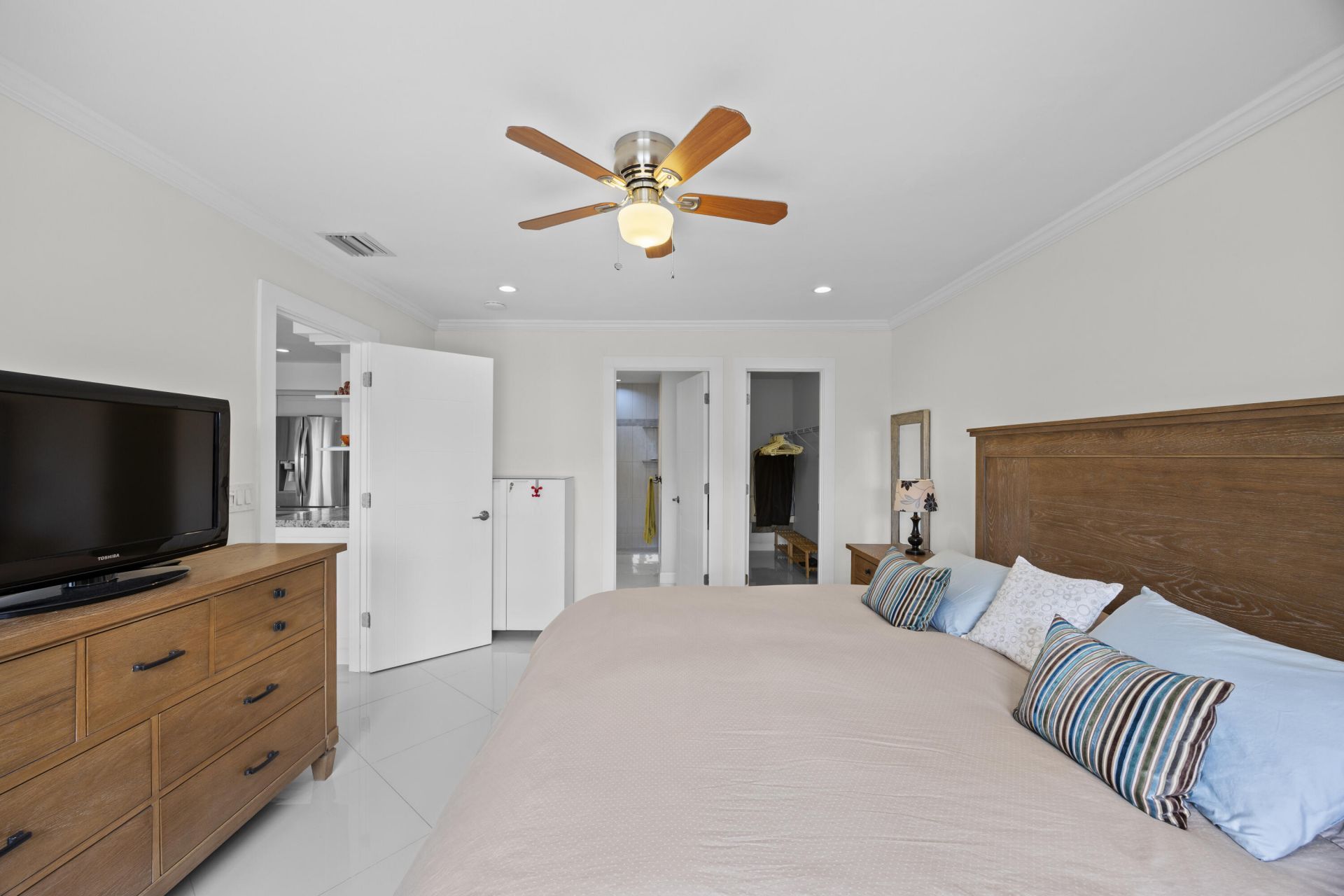 300 Diplomat Parkway, Unit 317, Hallandale Beach, FL 33009 Photo