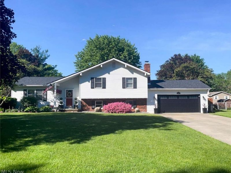 229 Old Oak Drive, Cortland, OH 44410 Photo 1