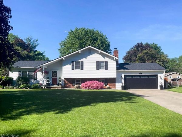 229 Old Oak Drive , Cortland, OH 44410