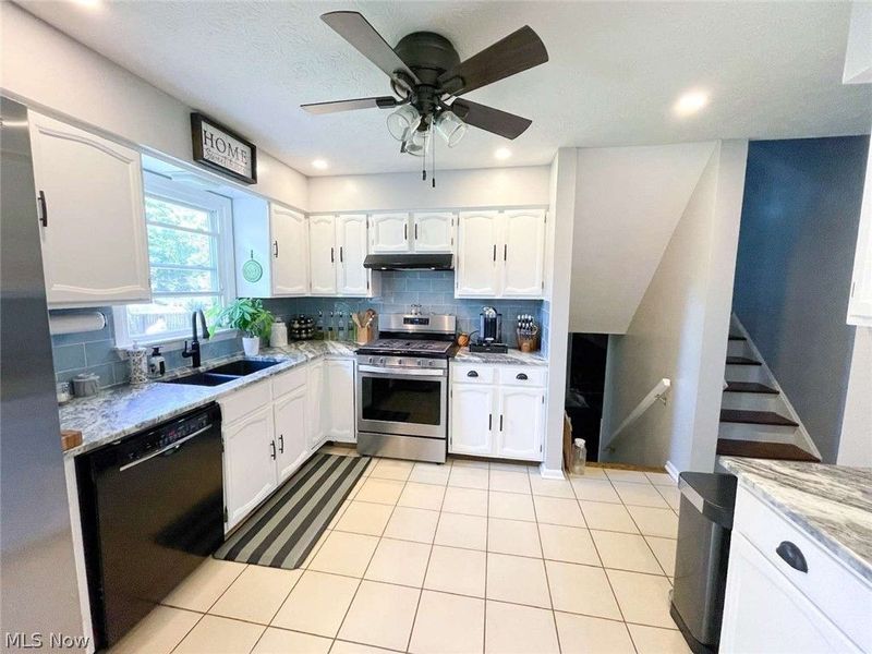 229 Old Oak Drive, Cortland, OH 44410 Photo 13