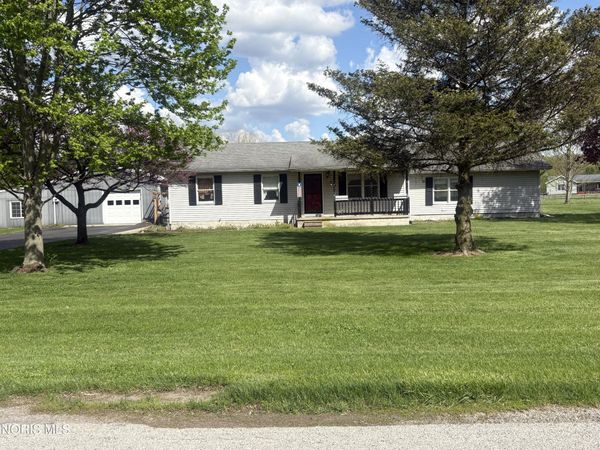2820 County Road 5 , Delta, OH 43515