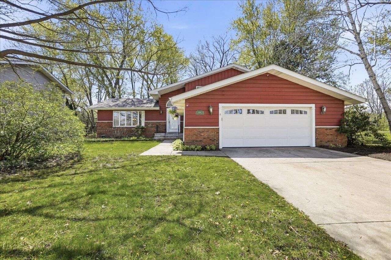1031 Brooke Lane, Schererville, IN 46375 Main Photo