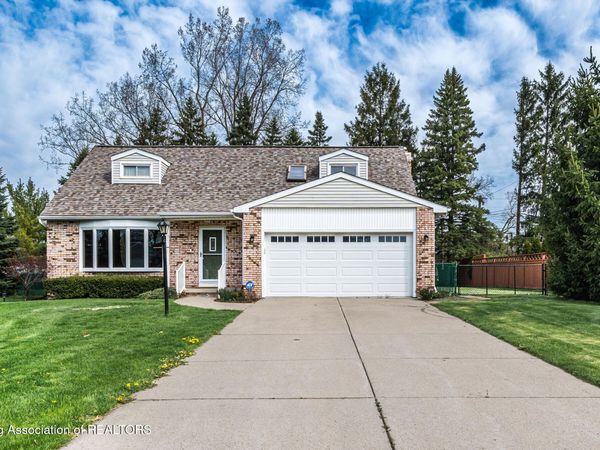 114 Kenway Drive, Lansing, MI 48917