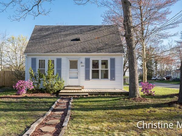 1889 Manor Drive, Norton Shores, MI 49441