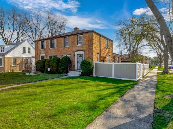 1693 Linden Street, Des Plaines, IL 60018