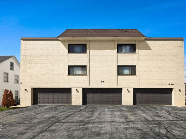 1258 Brown Street , Unit 303, Des Plaines, IL 60016