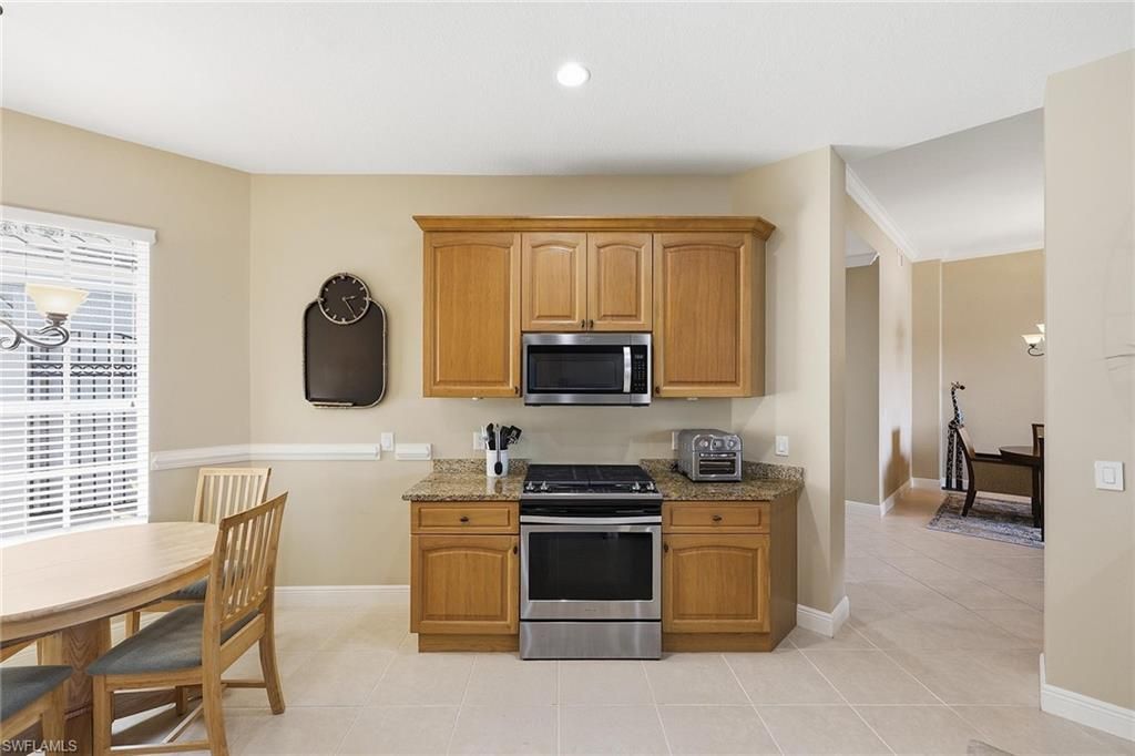 9243 Tesoro Ln, Unit 2, Naples, FL 34114 Photo