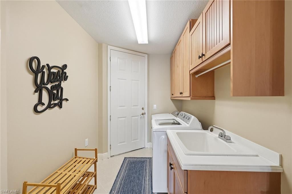 9243 Tesoro Ln, Unit 2, Naples, FL 34114 Photo