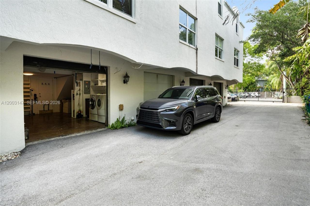 3021 Virginia St, Unit 11, Miami, FL 33133 Photo