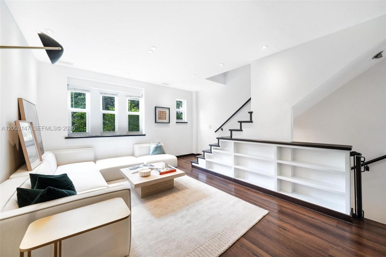 3021 Virginia St, Unit 11, Miami, FL 33133 Photo