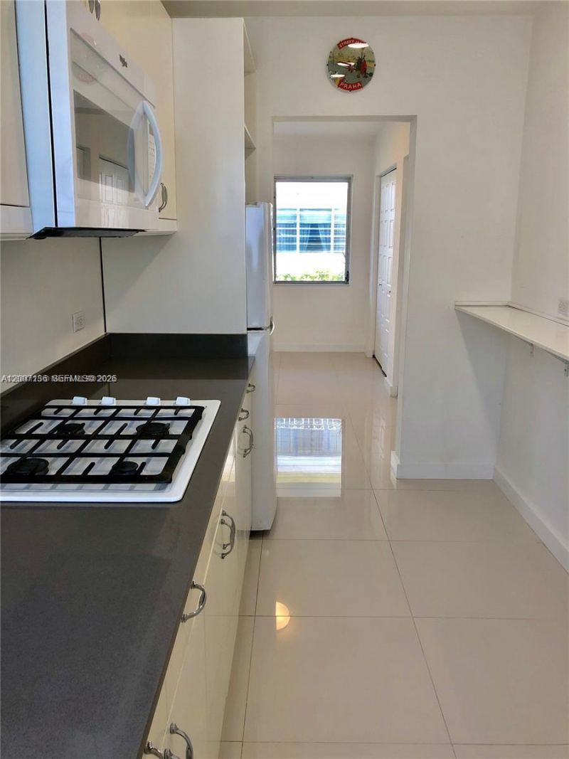 2250 Bay Dr, Unit 8, Miami Beach, FL 33141 Photo
