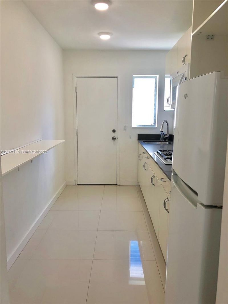 2250 Bay Dr, Unit 8, Miami Beach, FL 33141 Photo