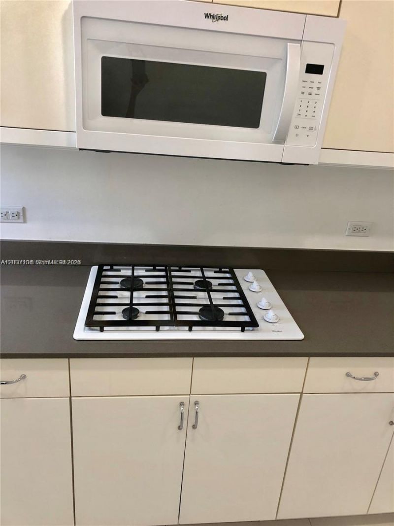 2250 Bay Dr, Unit 8, Miami Beach, FL 33141 Photo