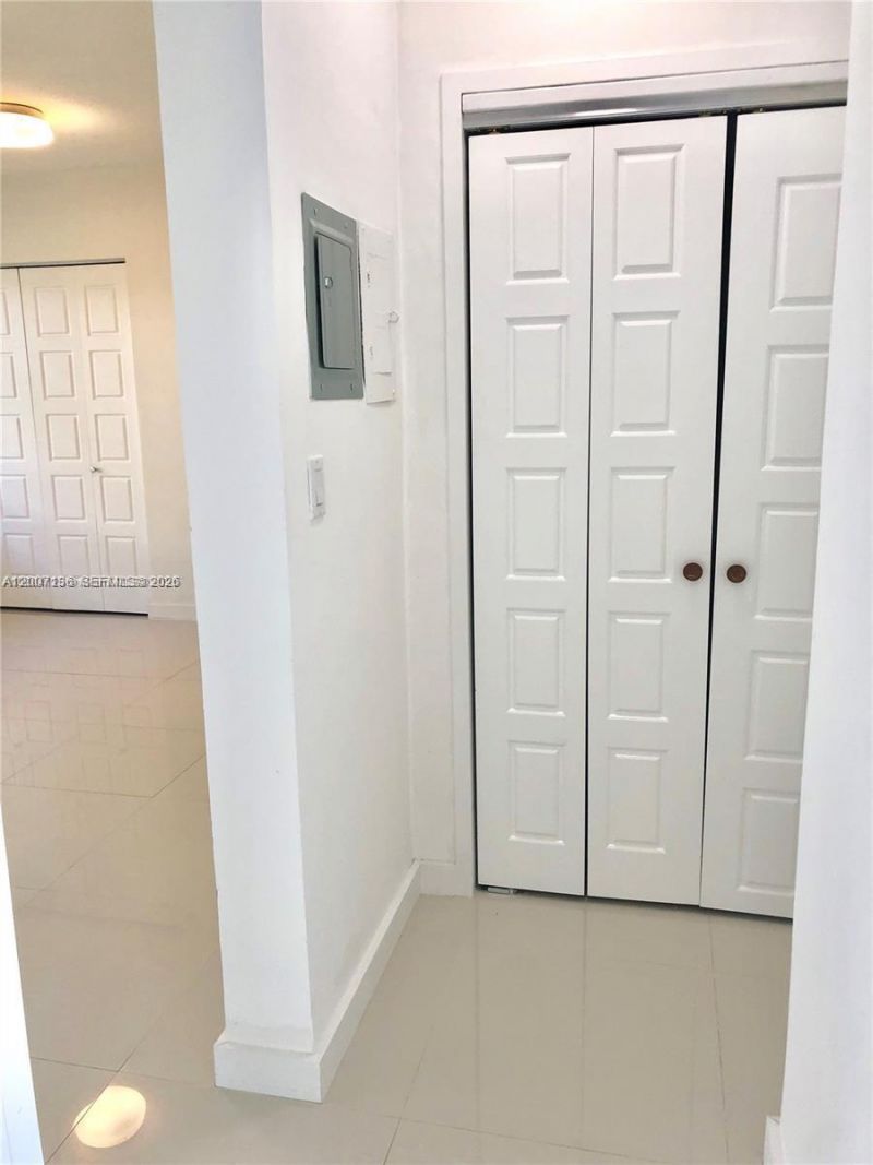 2250 Bay Dr, Unit 8, Miami Beach, FL 33141 Photo