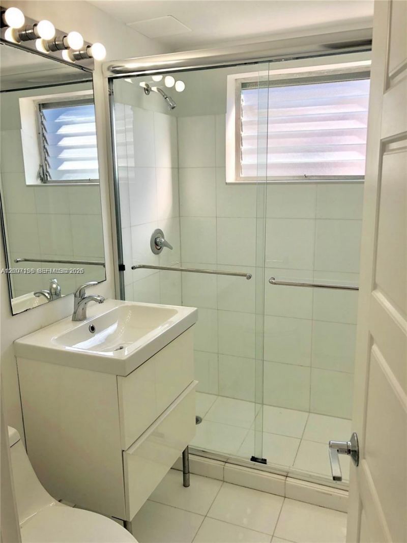 2250 Bay Dr, Unit 8, Miami Beach, FL 33141 Photo