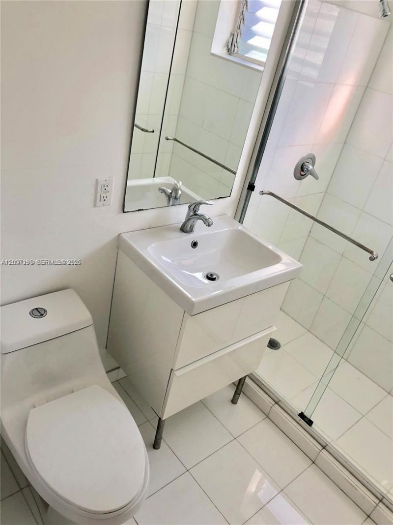 2250 Bay Dr, Unit 8, Miami Beach, FL 33141 Photo