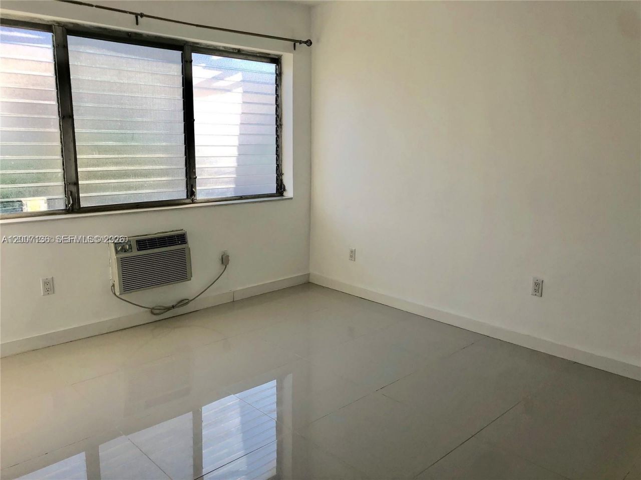 2250 Bay Dr, Unit 8, Miami Beach, FL 33141 Photo