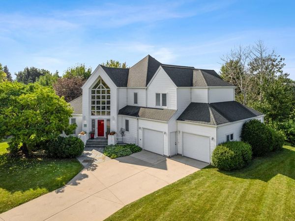 2878 Lilac Lane N, Fargo, ND 58102