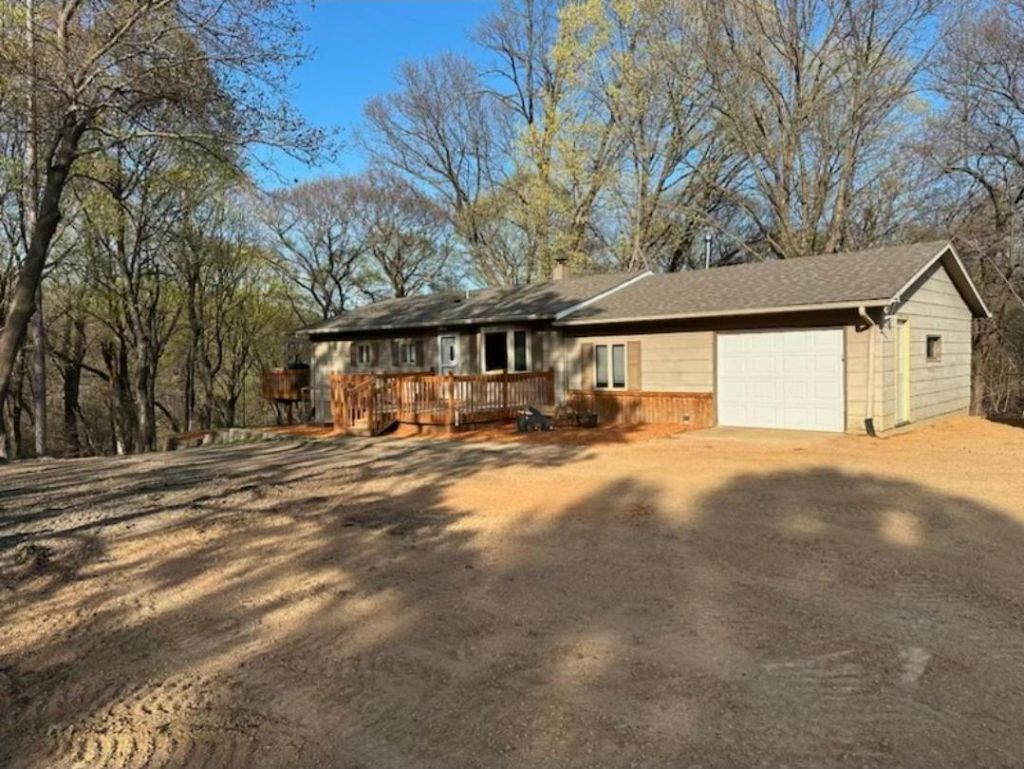 20606 Hilltop Lane , Belle Plaine, MN 56011