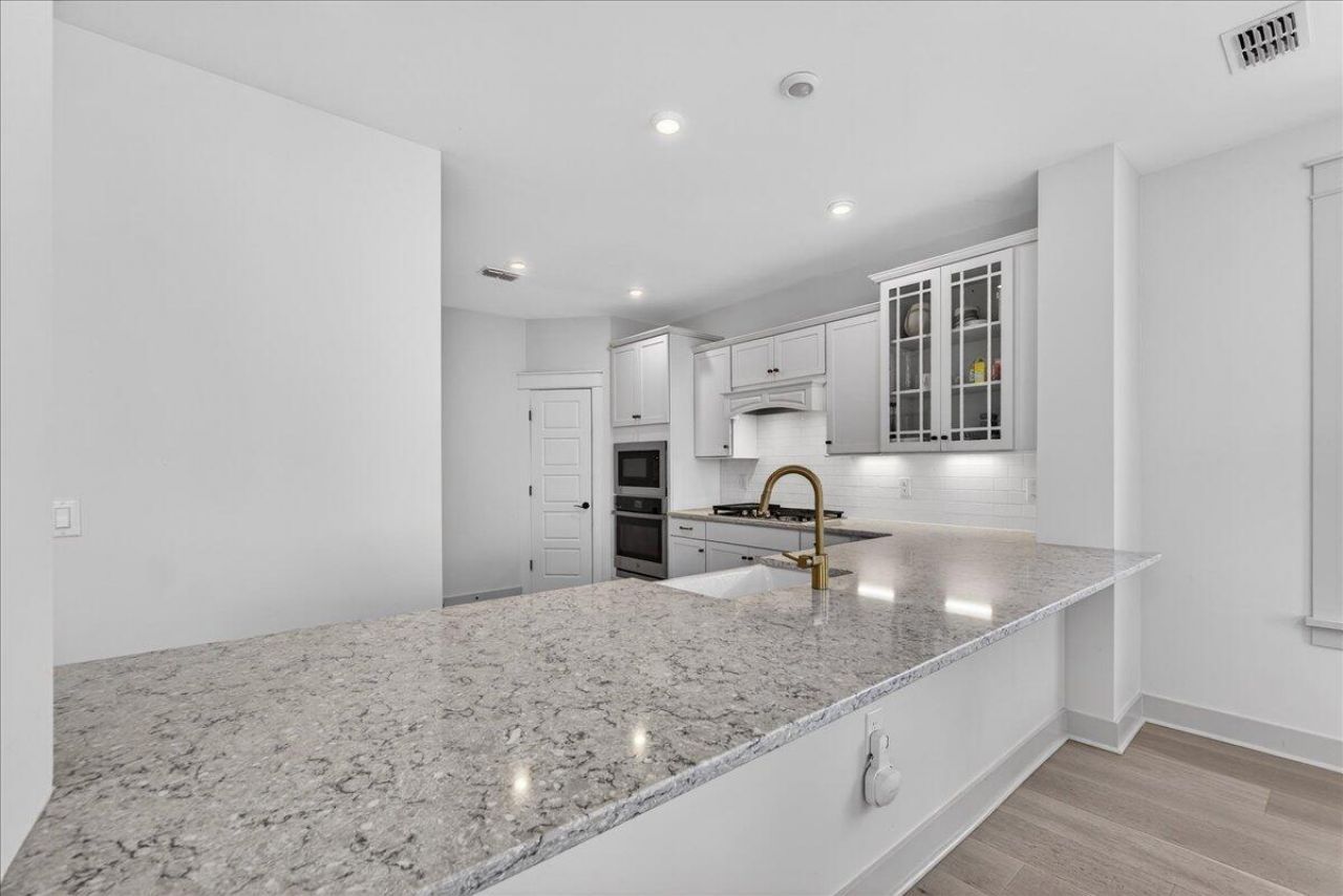 1506 N Lakeshore Drive Photo 10